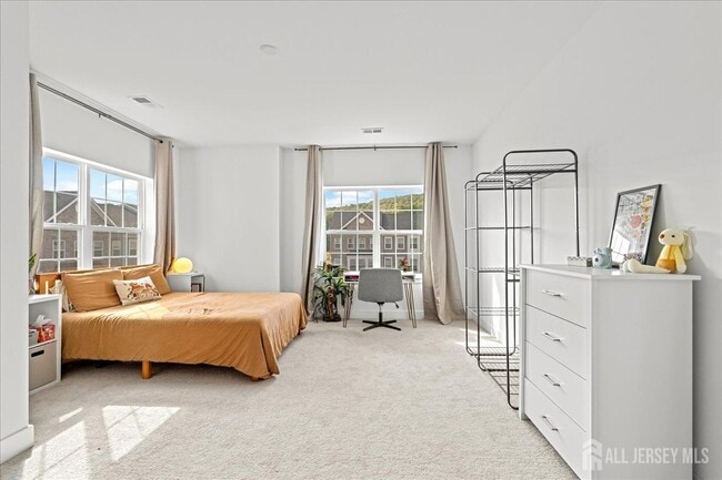 Building Photo - 33 Veterans Wy