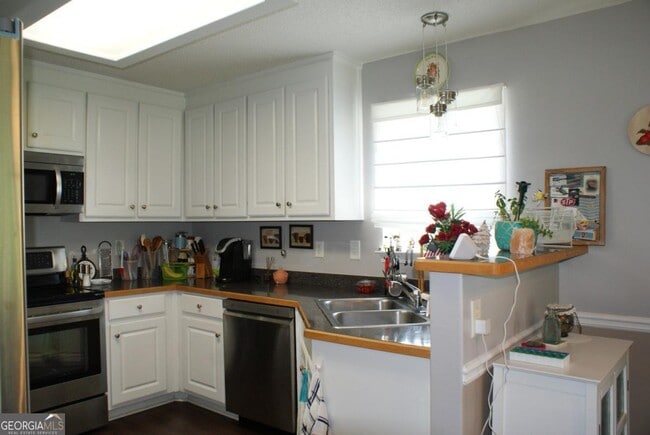 Building Photo - 211 Lucas Way