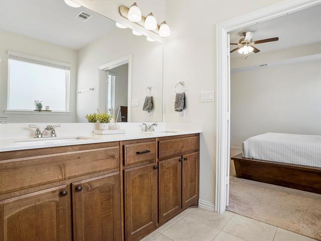 Building Photo - 173 Mdw Vis Dr