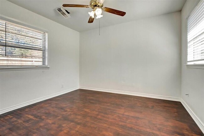 Building Photo - 1316 Zora St