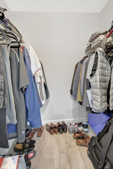 Building Photo - 2615 NE 3rd St