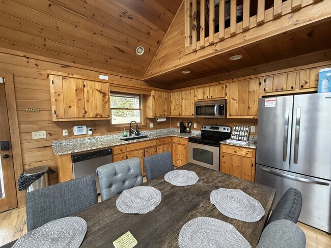 Building Photo - 670 The Wds Rd