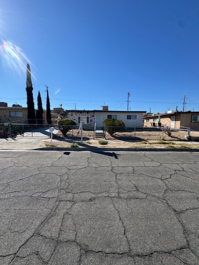 Primary Photo - 1130 Mojave Dr