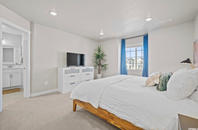 Building Photo - 2418 N 3370 W