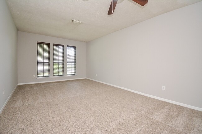 Building Photo - 21318 Park Valley Dr