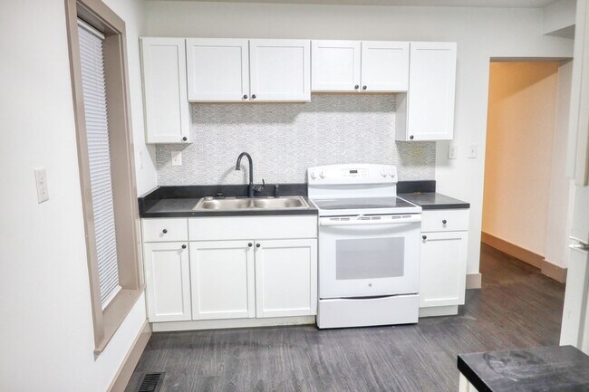 Building Photo - 1121 N Dearborn St