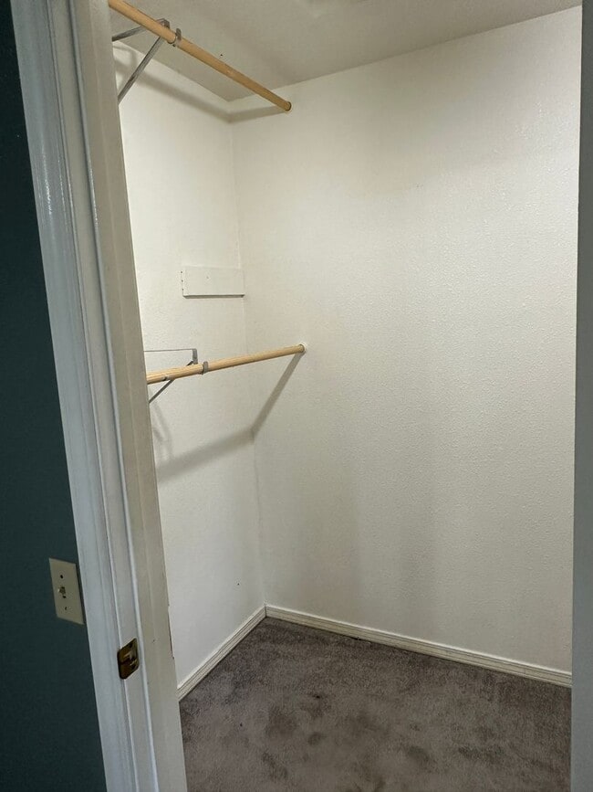 Building Photo - Kempton Hills 3 Bedroom/2.75 Bath Home with Sauna!