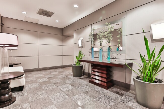 Building Photo - 600 N Dearborn St