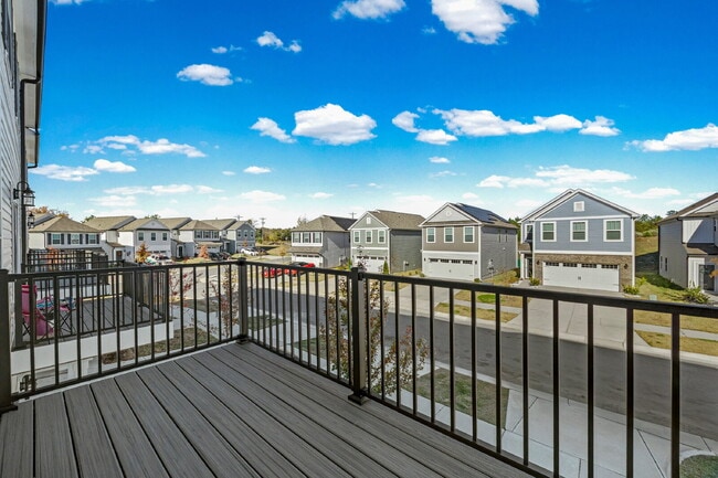 Building Photo - Your Perfect Charlotte Townhome Awaits — B...