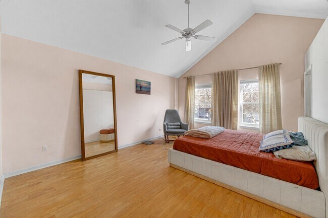 Building Photo - 1264 Sarah Blvd