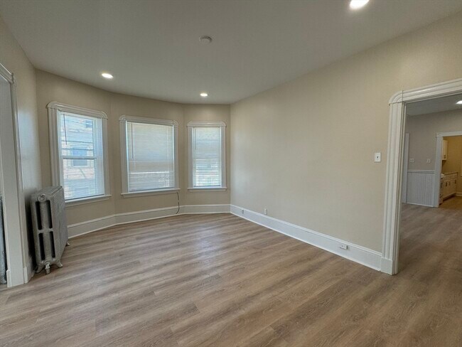 Building Photo - 180 Richmond St