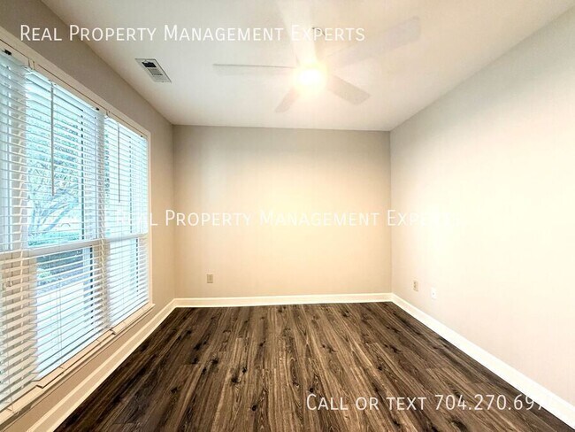 Building Photo - 913 Southwest Dr