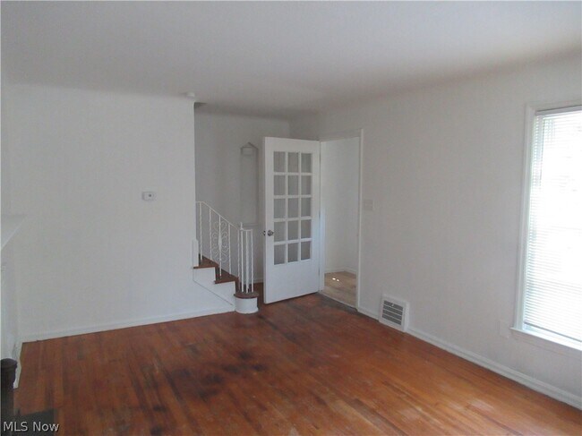Building Photo - 5095 Edenhurst Rd