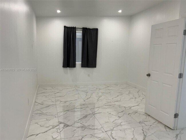 Building Photo - 6501 SW 34th St