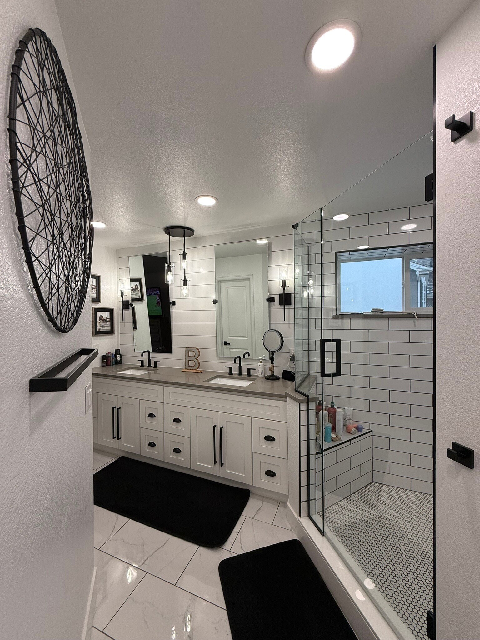 Building Photo - 562 E 133rd Ct