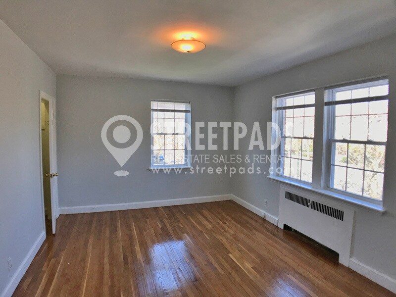 Building Photo - 1139 Beacon St