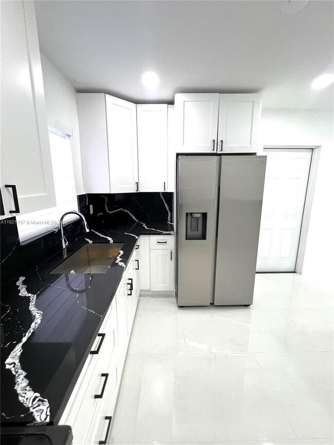 Building Photo - 651 SW 67th Ave