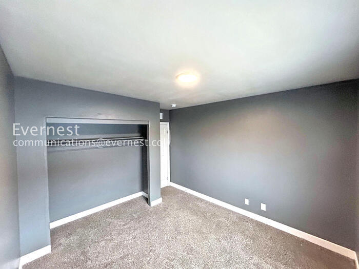 Building Photo - 6923 Issac Ave