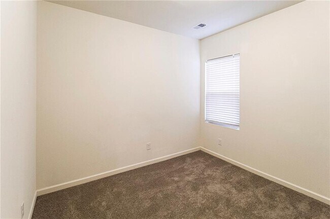 Building Photo - 95 Forray Dr