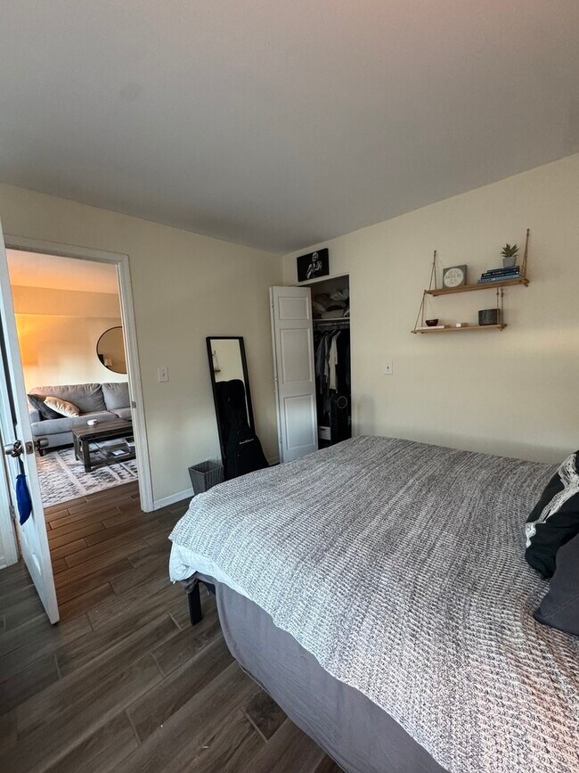 Building Photo - 1255 N Sandburg Terrace