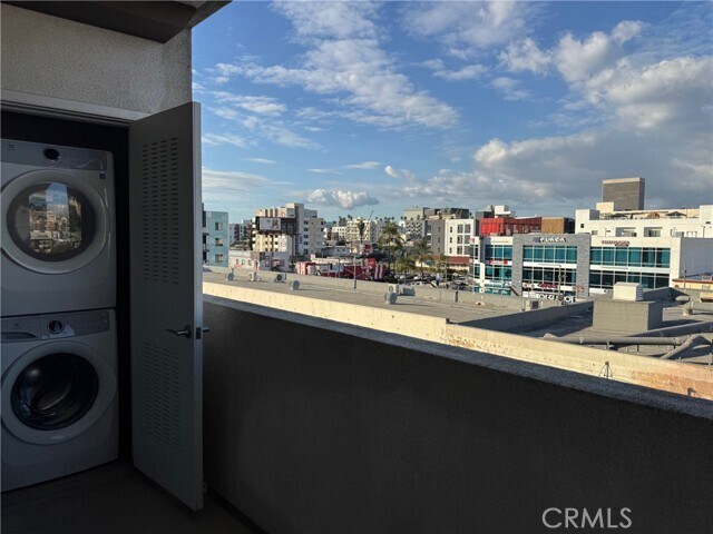 Building Photo - 1025 S Berendo St