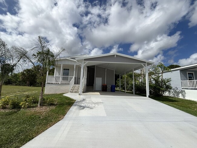 Building Photo - 589 Johnathans Cay