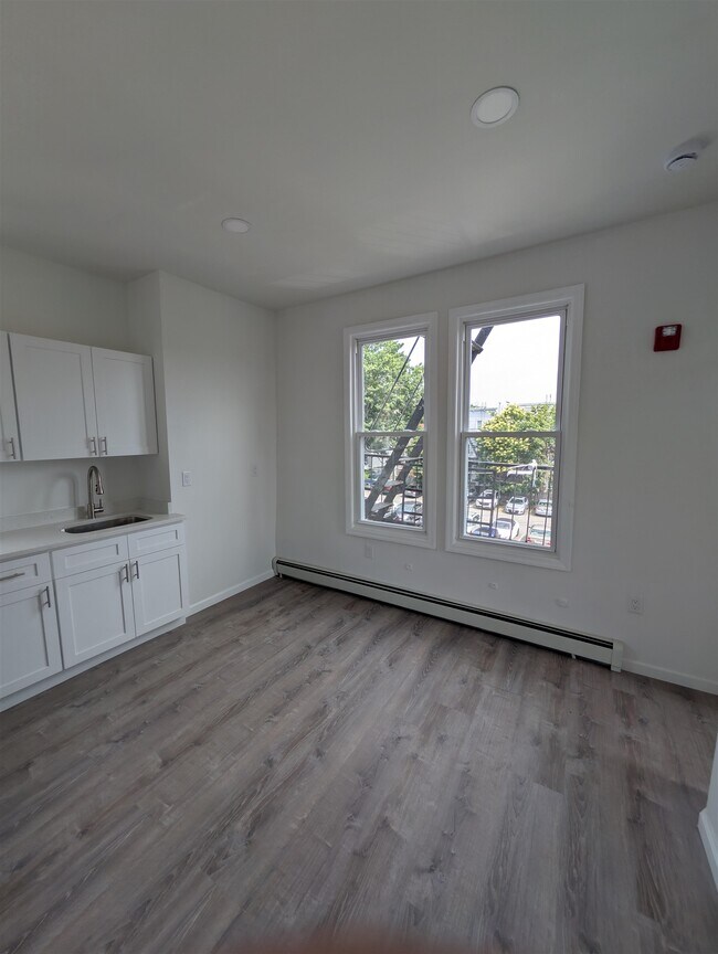 Building Photo - 10 Sherman Pl