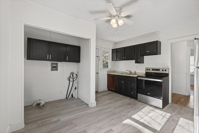 Building Photo - 2813 Faircourt St