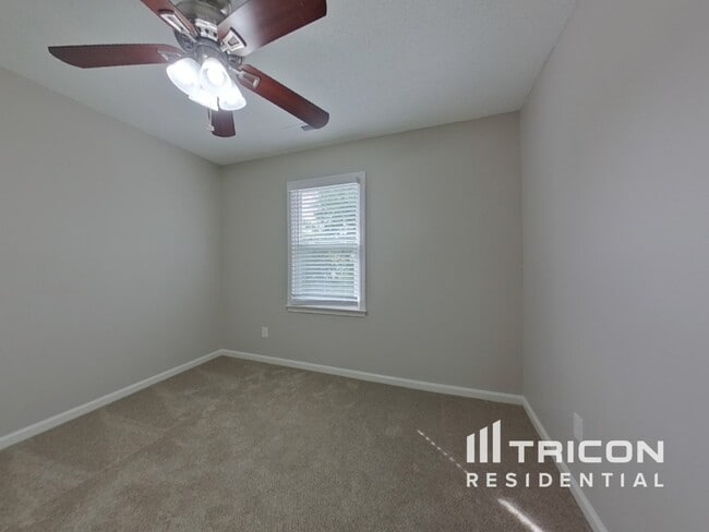 Building Photo - 9020 Country Barn Ct