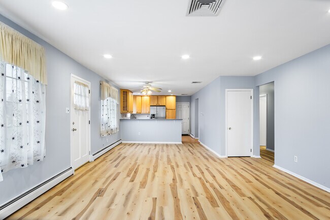 Building Photo - 413 Watson Ave