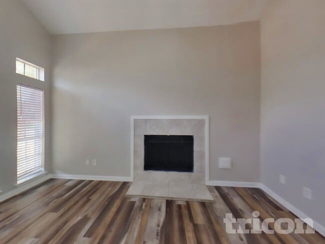 Building Photo - 7114 River Garden Dr