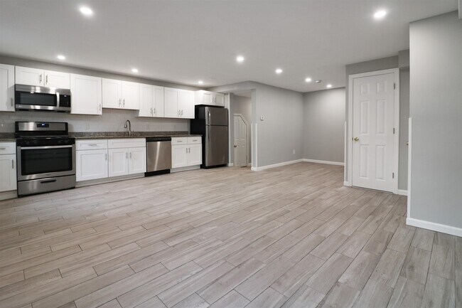 Building Photo - 1620 Palisade Ave