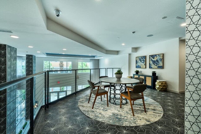 Building Photo - 390 N 2nd Ave