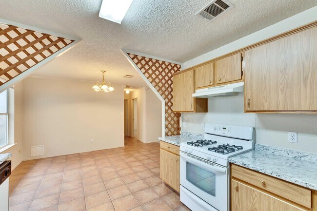 Building Photo - 1625 Sylvia Ct