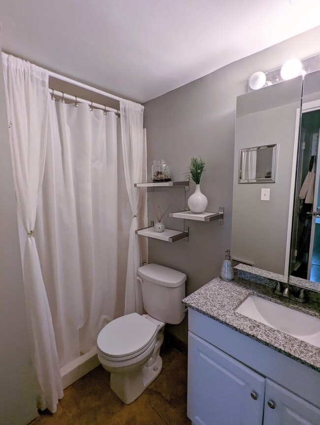 Master Bath - 3101 S Manchester St