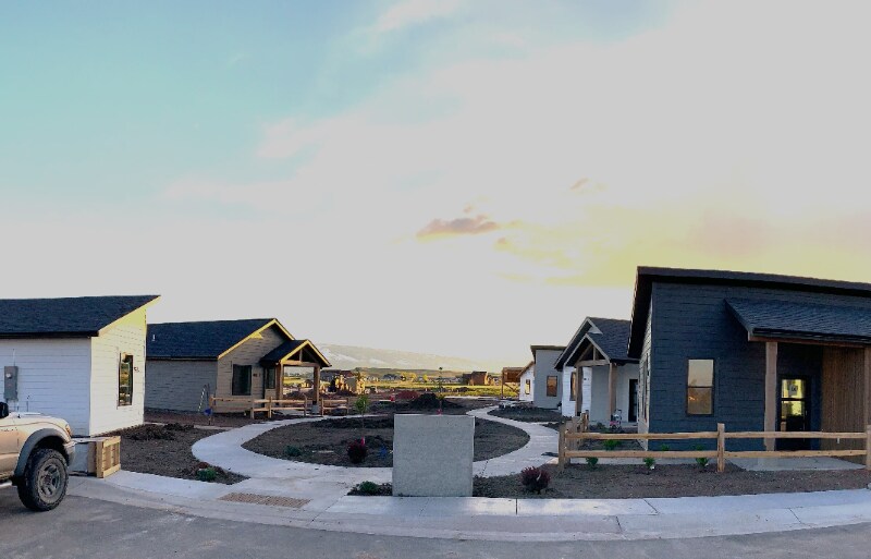 Building Photo - 1405 Windsor Dr