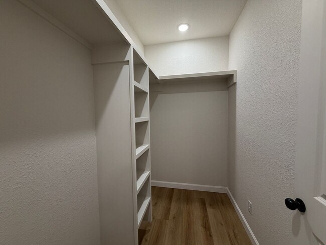 Building Photo - 321 Houghton St