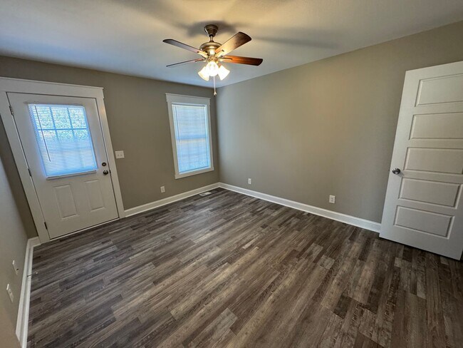 Building Photo - 310 N Varnell Rd