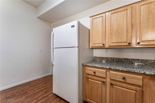 Building Photo - 5855 Valley Dr