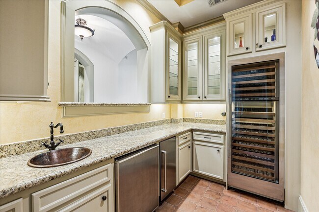 Building Photo - 4800 Palm St