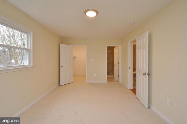 Building Photo - 14006 Mapledale Ave