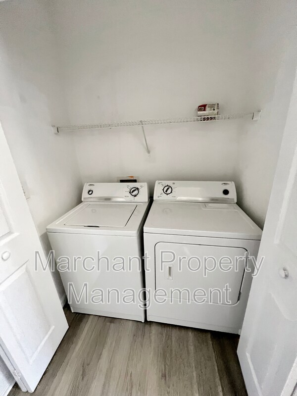 Building Photo - 104 Coxton Mill Ct