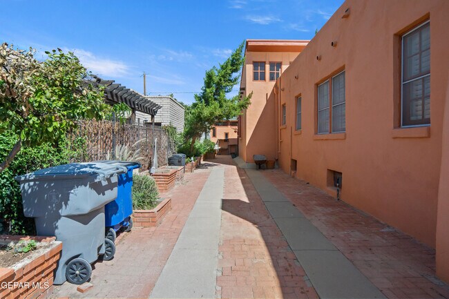 Building Photo - 515 Gregory Ave