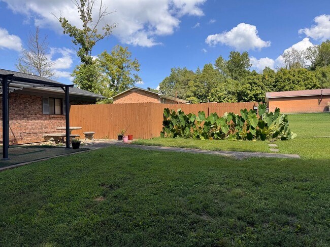 Building Photo - 3993-3997 VALLEY DR
