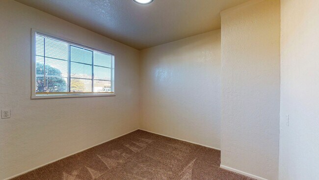 Building Photo - UPTOWN 3 Bedroom +Office  2 Bath with Garage