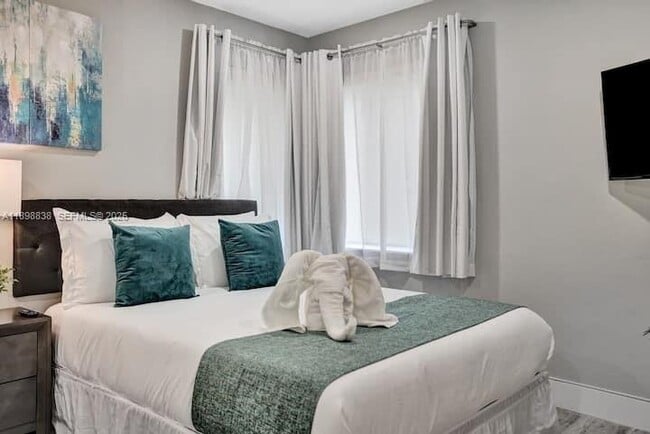 Building Photo - 1321 S 16th Ave