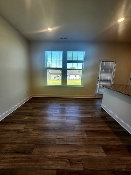 Building Photo - Room in Townhome on Caddis Bnd