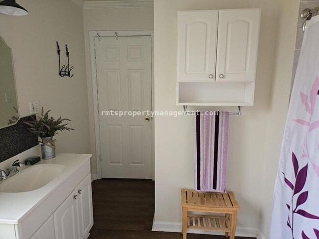 Building Photo - Studio Apartment