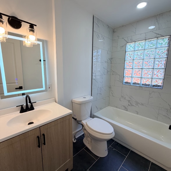 Building Photo - 1336 Sharon St NW