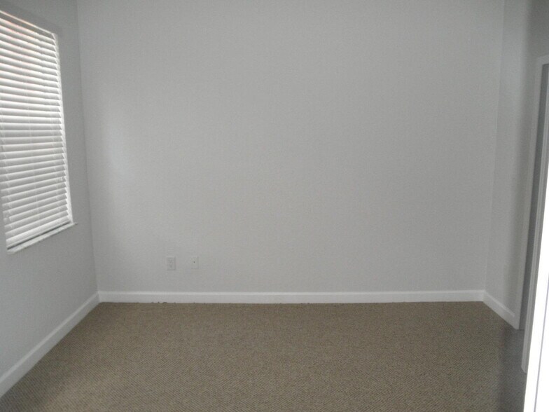 Building Photo - 1905 Shoma Dr